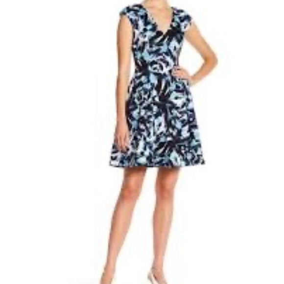 Vince Camuto Dress Size 2 XS Blue Black Abstract Scuba Mini Party V-Neck Cap Slv - Picture 1 of 10